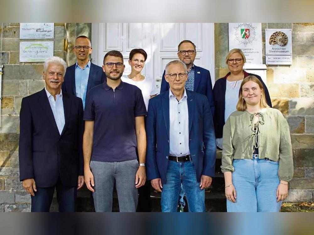 Das Entscheidungsgremium der Bürgerstiftung ist das Kuratorium. Mitglieder sind (v.l.): Helmut Franzke, Aloys Buschkühl, Jannik Lange, Sabrina Förster, Franz Böckmann, Alfred Schmidt, Ute Bergmann-Fromme und Michelle Müller. Foto: Mintert