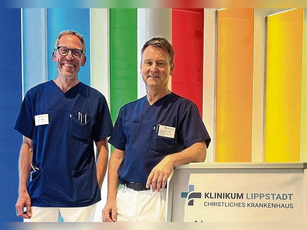 Die Chefärzte Prof. Dr. Mike Ralf Langenbach (r.) und Dr. Christoph Albert arbeiten mit ihrem Team seit dem 1. September Hand in Hand in der Wiedenbrücker Straße. Foto: A. Bsdurek