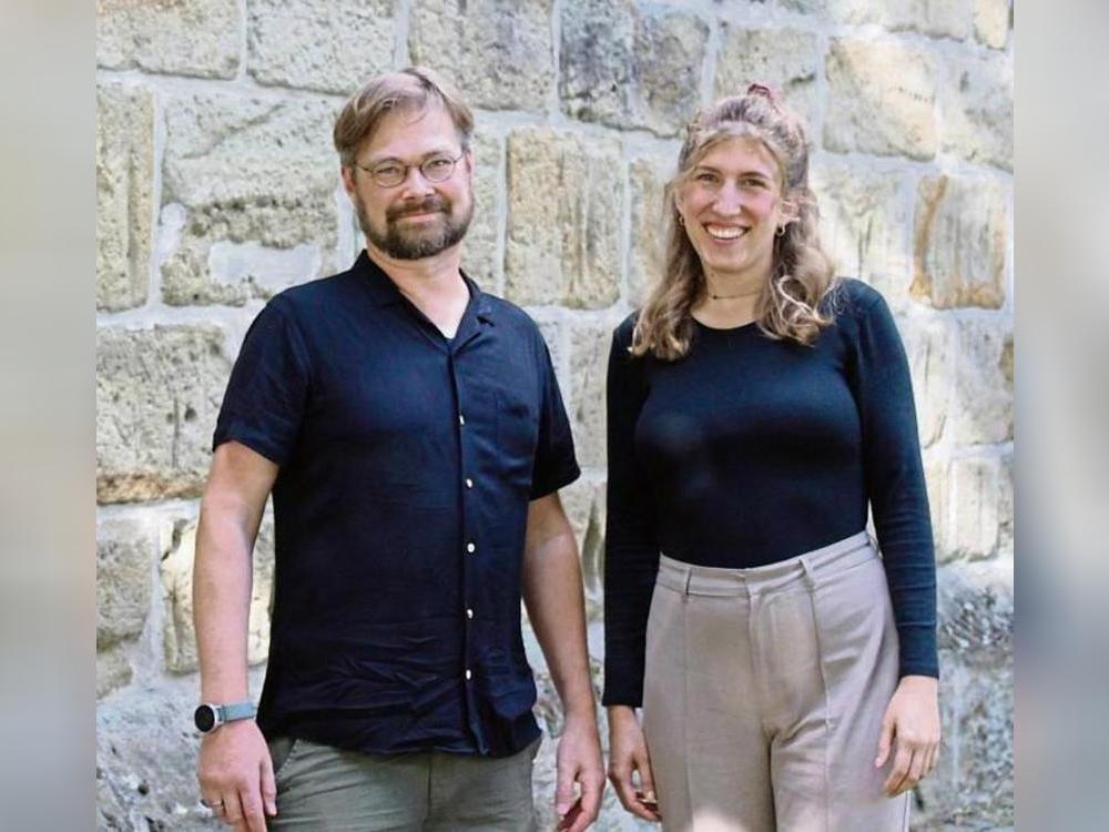 Benedikt Stephan und Katharina Knülle stellen die wichtigsten Themen der Linken für die Kommunalwahl in Rüthen vor. Foto: Mintert