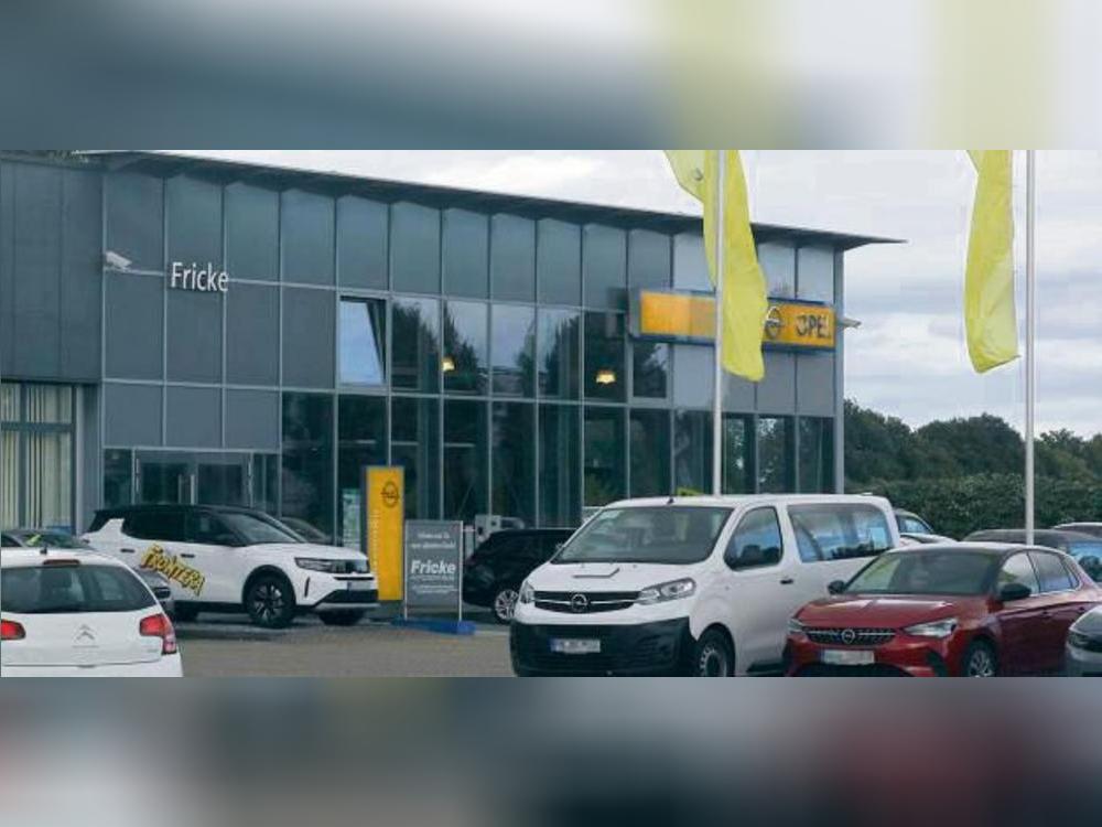 Das Autohaus Fricke will am Standort an der Nikolaus-Otto-Straße zulegen. Foto: Schwade