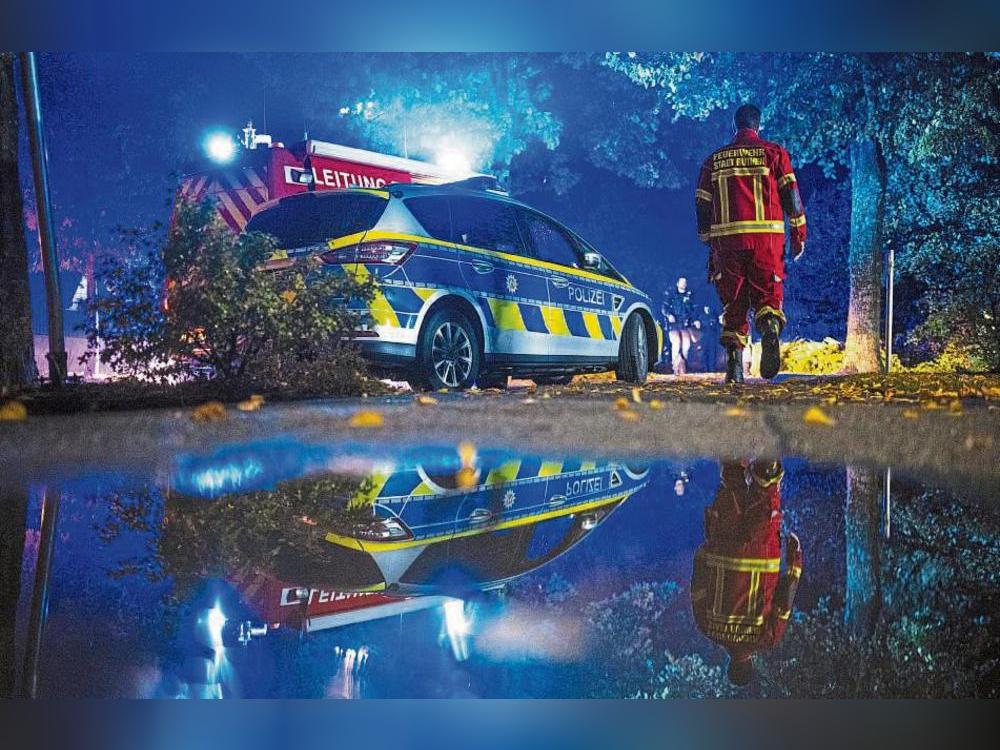 Feuerwehr, Polizei und Hunde spürten den Mann fünf Kilometer östlich des Lörmecketurms und fast drei Kilometer von der „Nuttlarer Rennstrecke“ auf. Fotos: Daniel Schröder