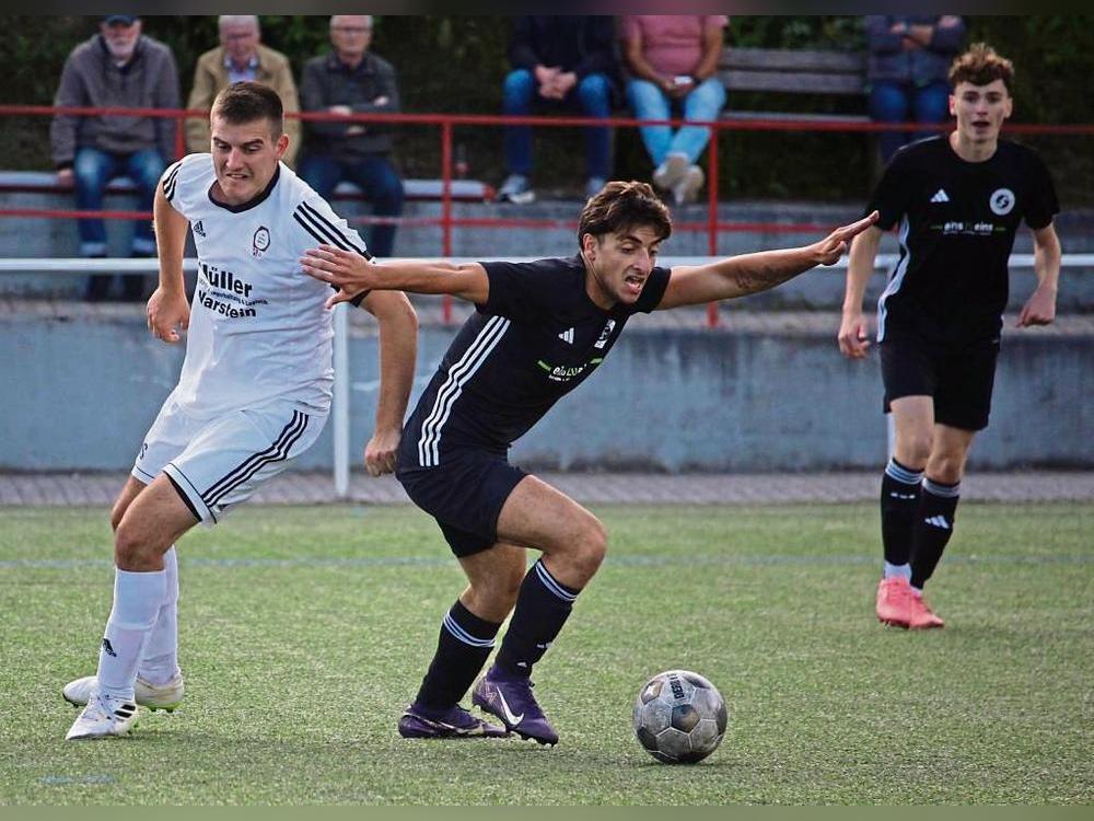 Der SuS Bad Westernkotten II (in Schwarz) startet neben dem TuS Anröchte II als klassenhöchste Mannschaft im Reserve-Kreispokal – und damit als Mitfavorit. Foto: Thorsten Heinke