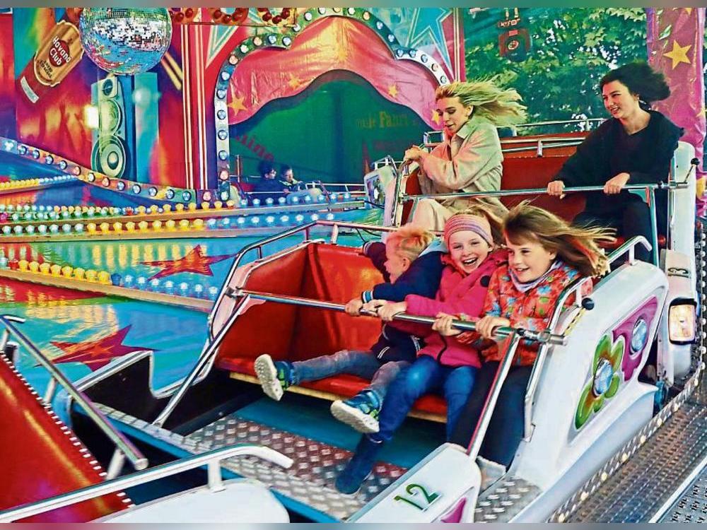 Die nächste Fahrt geht vorwärts: Der Musikexpress ist ein echter Kirmes-Klassiker – und auch dieses Mal in Erwitte dabei. Archivfoto: Ulrike Dietz
