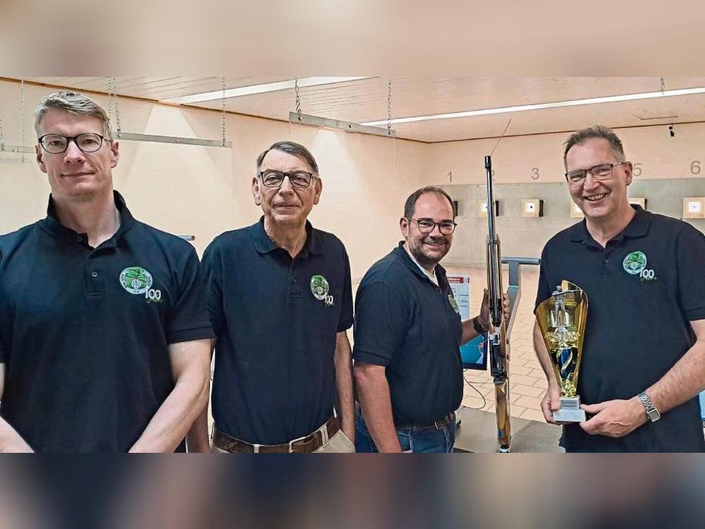 Der Vorstand des Kleinkaliber-Sportschützenvereins Geseke freut sich auf viele Besucher am Tag der offenen Tür und hofft auf rege Teilnahme an der offenen Stadtmeisterschaft (v.l.): Philipp Hans (2. Vorsitzender), Leo Wunderlich (Geschäftsführer), Jan Eiserich (Sportwart Gewehr) und Frank Olschewski (1. Vorsitzender).