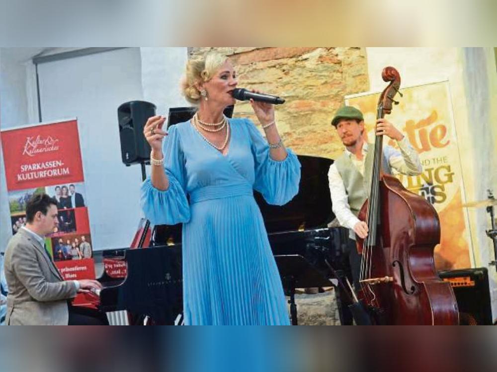 Katie & The Swing Aces im Rittergut Störmede. Foto: Gröbing