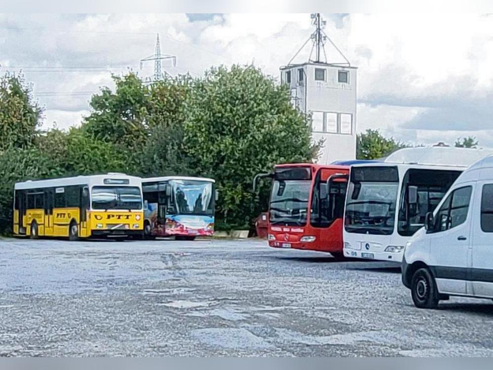 Die Busse wurden nicht mehr mit Profit bewegt: Bernie-Reisen hat einen Betriebshof auch im Lippstädter Gewerbegebiet am Mondschein. Foto: Schwade