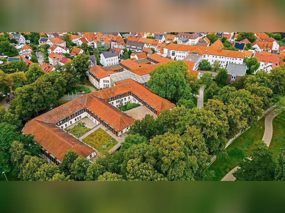 Wer zieht als neuer Landrat ins Kreishaus? Am Sonntag entscheiden die Bürger in einer Stichwahl. Foto: Peter Dahm