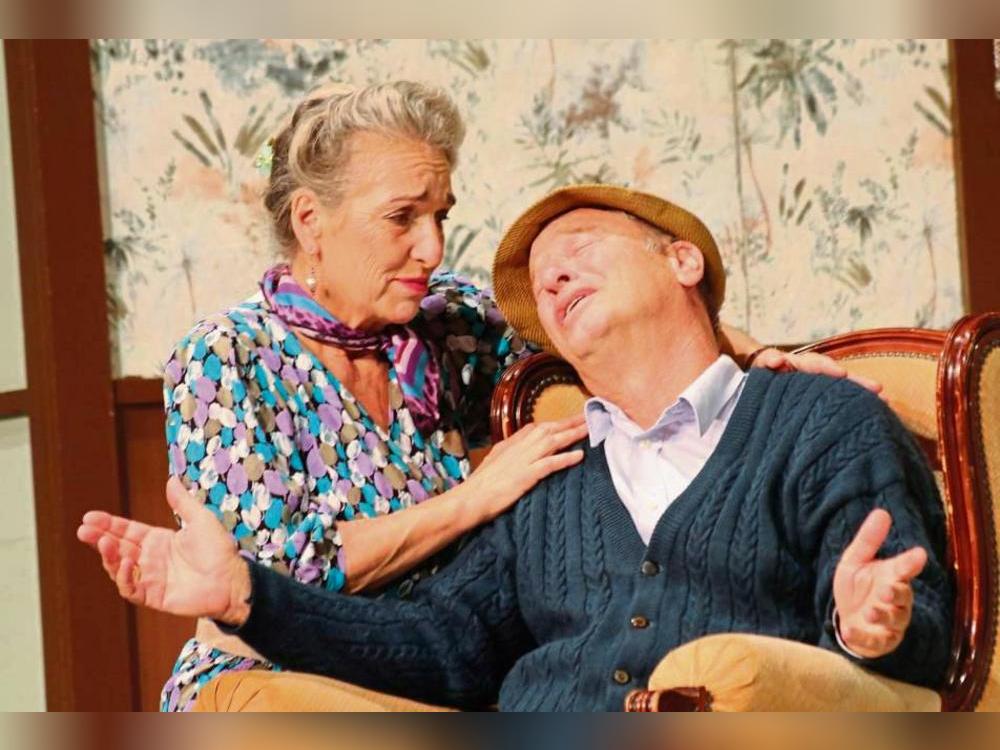 Lisbeth (Irene Schwarz) kann doch nicht von ihrem Dieter (Tom Gerhardt) lassen. Foto: Heier