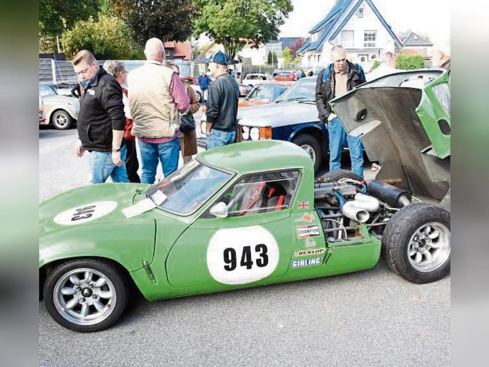 Auf großes Interesse stieß dieser Oldtimer, der wohl mit zu den ältesten angereisten Fahrzeug-Schätzchen zählen dürfte.