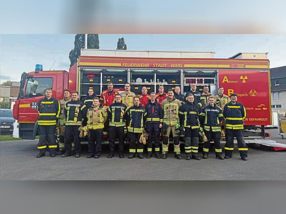 22 Feuerwehrangehörige aus dem Kreis Soest haben erfolgreich das Modul 2 des ABC-Lehrgangs (ABC 1-Lehrgang) abgeschlossen. Foto: Feuerwehr Stadt Werl
