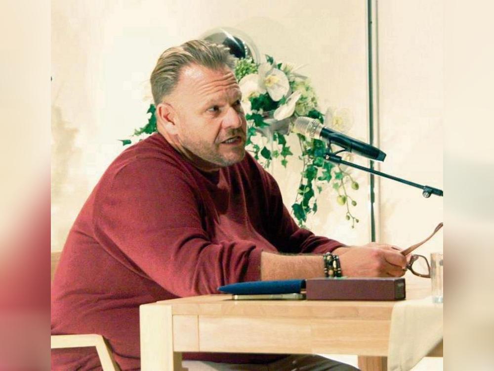Aus seinem Buch „Der Oma hätte das gefallen“ las Oliver Fleischer in Lipperode. Foto: Helga Wissing