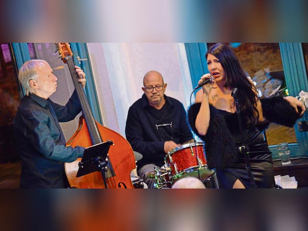 Frontfrau Myriam-Catharina und ihre Begleitmusiker begeisterten beim Jazzclub-Konzert in Lippstadt. Foto: Dietmar Gröbing