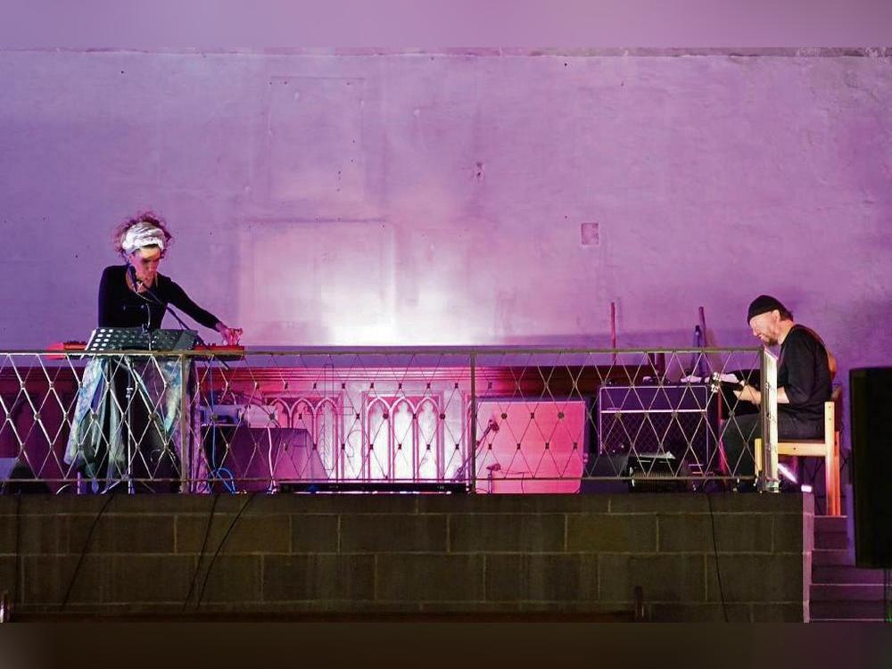 Setzten auf aufbauende Spannung und Minimalismus: Oona Kastner und „N“. Foto: Pawliczek