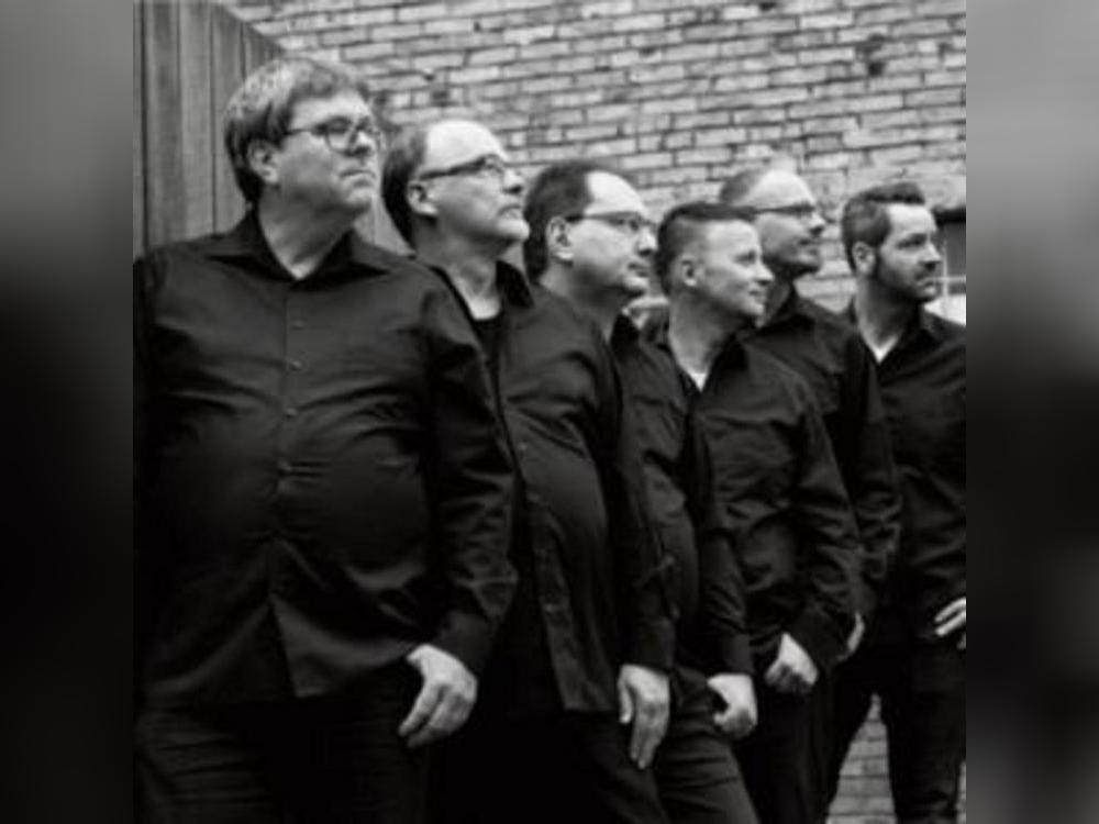 Die Westwood Singers aus Westenholz geben A-capella-Songs zum Besten.