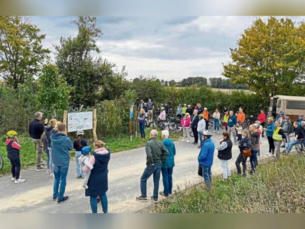 Die Eröffnung der Schöpfungstour zog am Wochenende viele Interessierte nach Uelde.