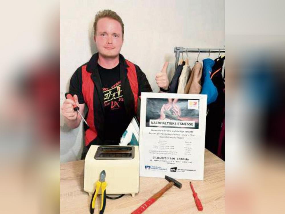 Lukas Riepegerste organisiert mit Kommilitonendie Messe an der HSHL