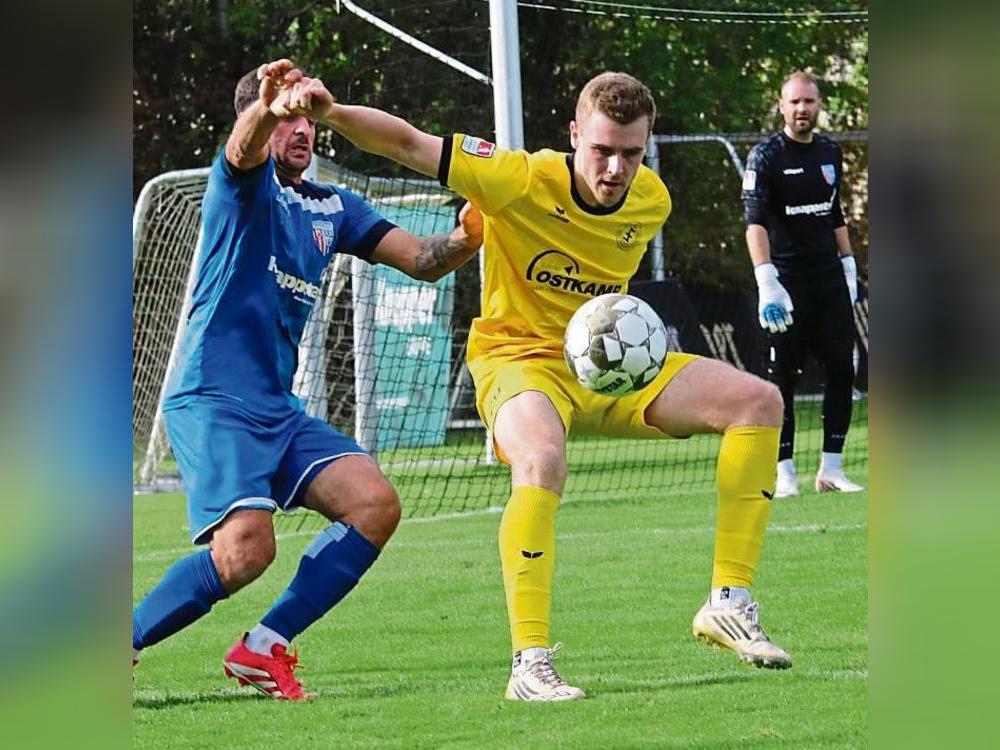 Marvin Schumacher (r.) und Co. hatten im September einen kleinen Hänger. Drei Pflichtspiel-Pleiten kassierte man, wobei man das Pokalspiel gegen Gütersloh sicherlich aus einer anderen Perspektive betrachten muss. Foto: Thomas Wiegand