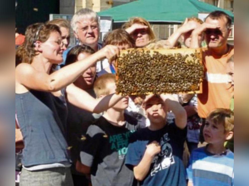 Bienenkunde am Schloss Körtlinghausen ist nur eine von vielen Aktionen des BUND in den letzten 25 Jahren.