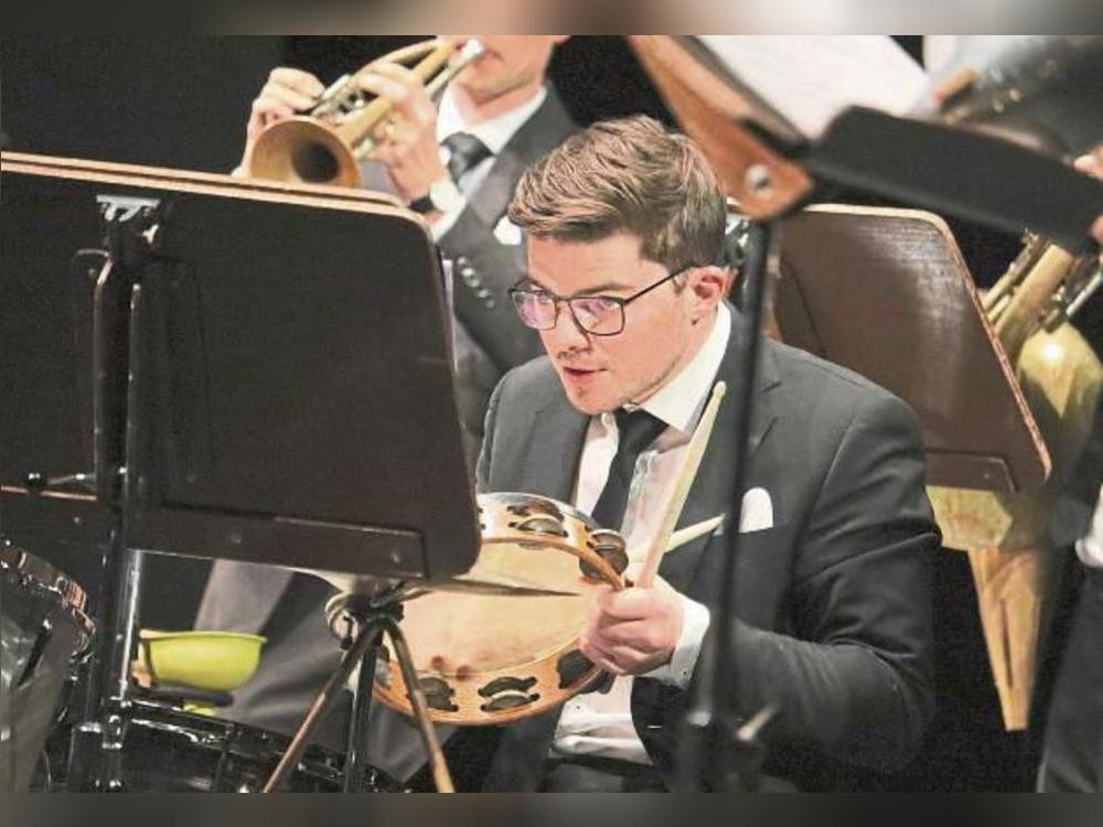 Severin Stitzenberger sorgt neben dem klangvollen Blech bei Salaputia für das gewisse Etwas im Klang. Foto: Laura Kabuth