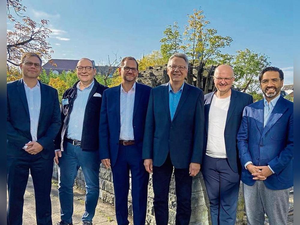 Gelungener Austausch über Fuß und Sprunggelenk: die Referenten des 17. Orthopädie-Forums Lippstadt (v.l.): Prof. Dr. Christian-Dominik Peterlein; Dr. Dirk Theodor Schräder; Dr. Henning Bovenschulte; Ralf Torunski; Dr. Tymoteusz Budny und Prof. Dr. Hazibullah Waizy.