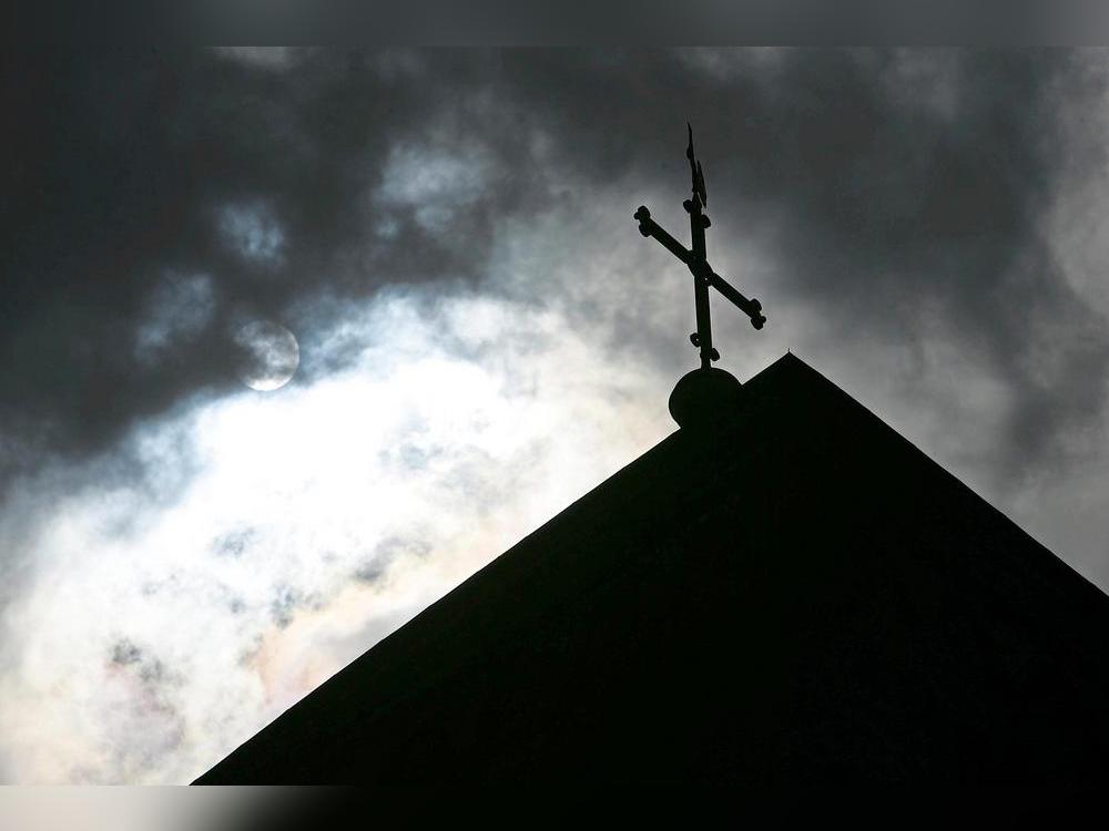 Nach Vorwürfen in den vergangenen Jahren gegen die katholische Kirche zu ritueller Gewalt haben mehrere Bistümer eine Untersuchung vorgestellt. Foto: dpa
