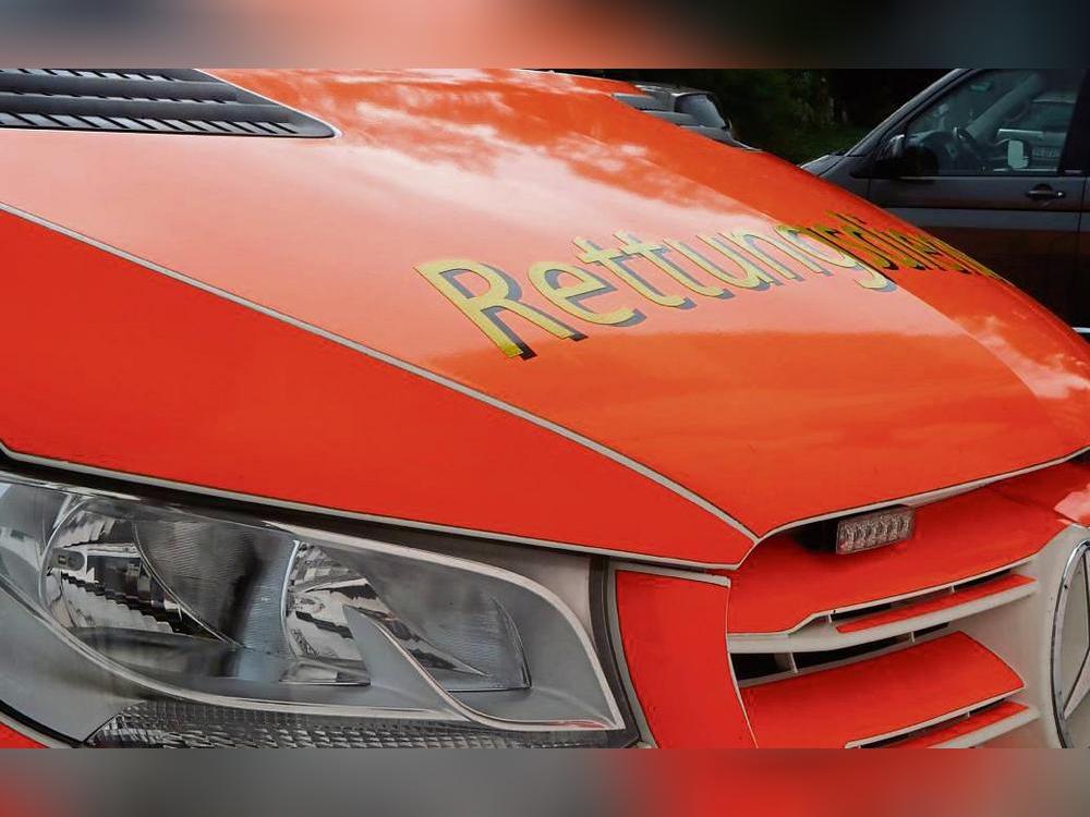 Der Kreis Soest hat fünf Notfallsanitäter entlassen, weil sie weibliche Auszubildende sexuell belästigt haben sollen.
