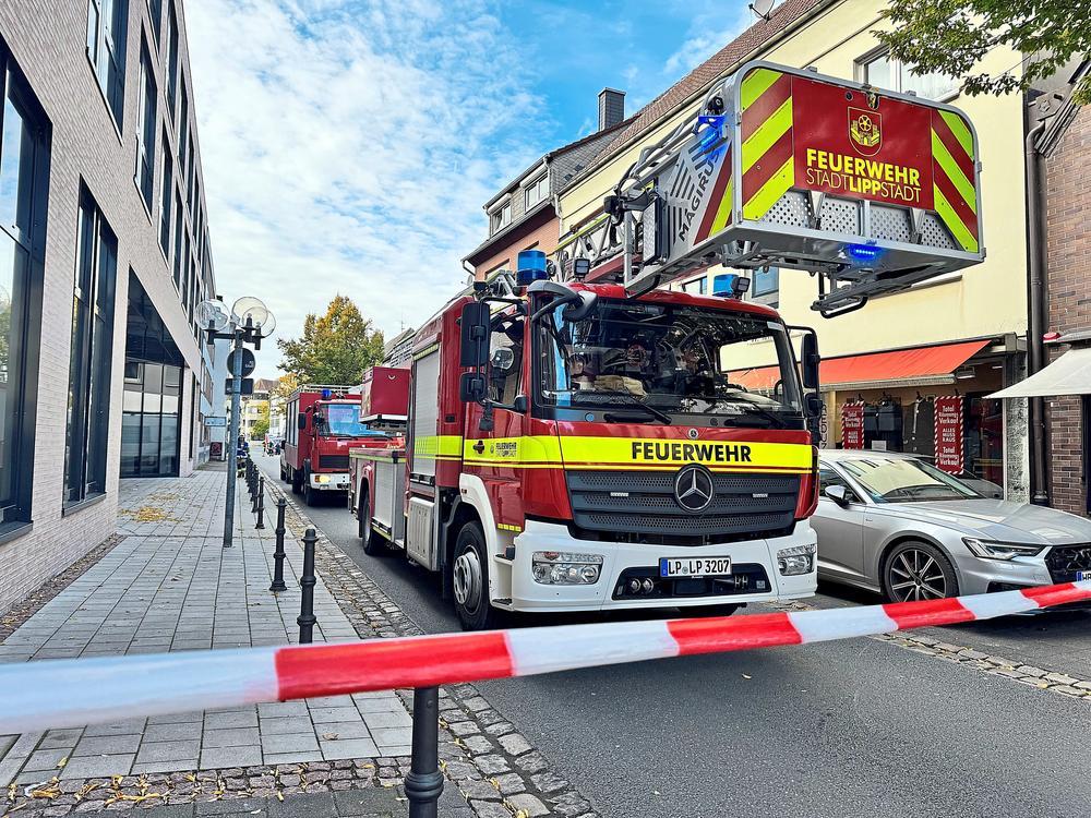 Ein Anwohner der Kahlenstraße hat am Sonntagmittag die Feuerwehr wegen des Verdachts von Gasaustritt alarmiert. Foto: Nina Wissing