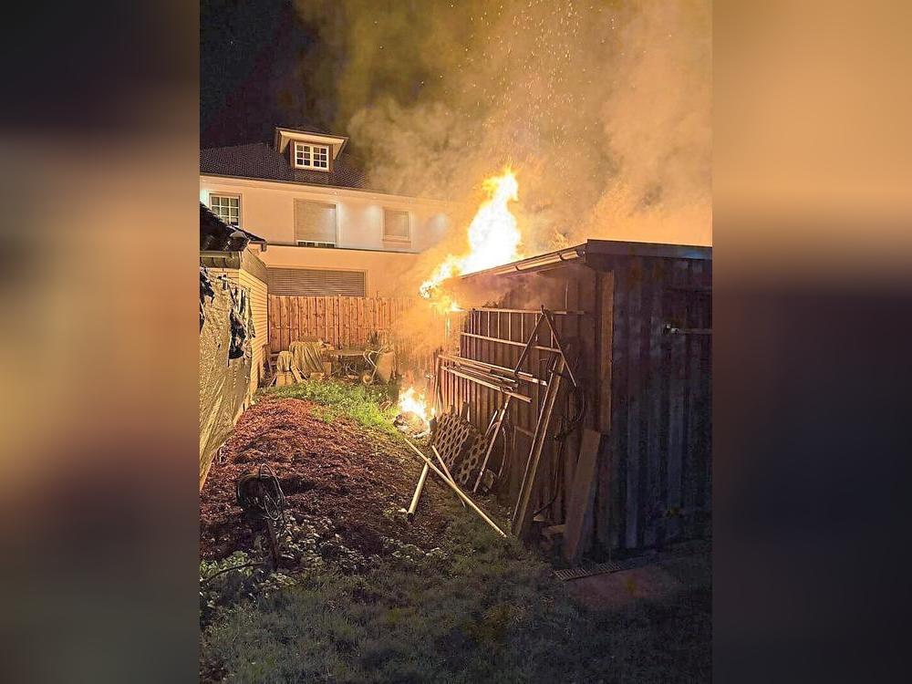 Ein Gartenschuppen am Hellweg in Geseke hat in Brand gestanden. Foto: Feuerwehr Geseke