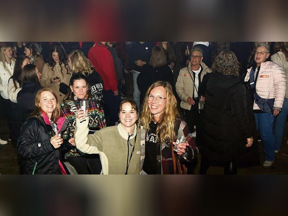 Auf die elektronischen Beats tanzten die Gäste des „Waldklang“-Festivals fröhlich bis leidenschaftlich – eben jeder, wie er mochte. FotoS: Marcus Kloer