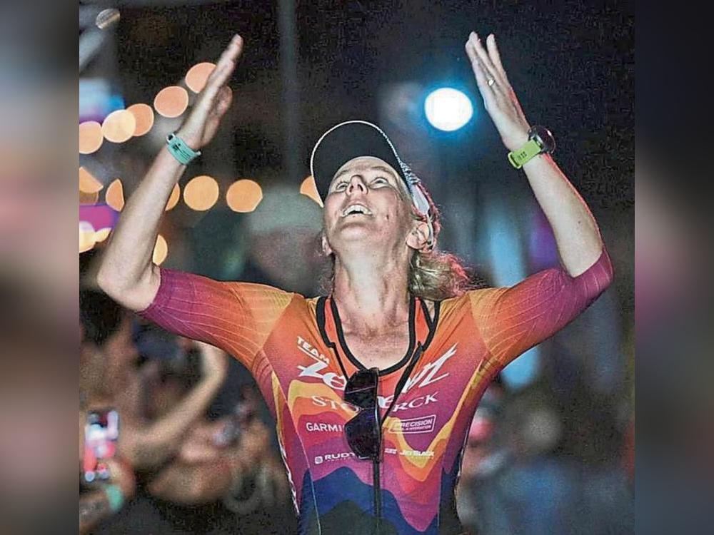 Überglücklich! Sandra Brüggershemke genoss die Zielankunft bei der Ironman-WM der Frauen auf Hawaii in vollen Zügen und vergoss anschließend auch ein paar Tränen.