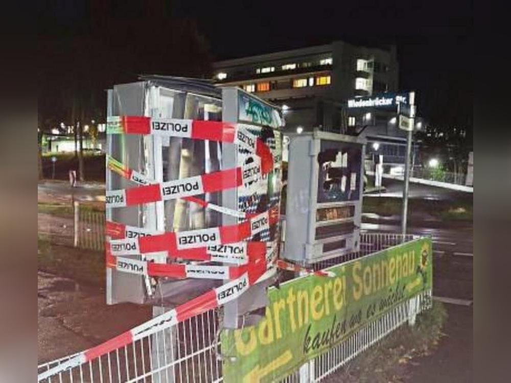 An der Schillerstraße in Lippstadt wurde in der Nacht ein Automat gesprengt.