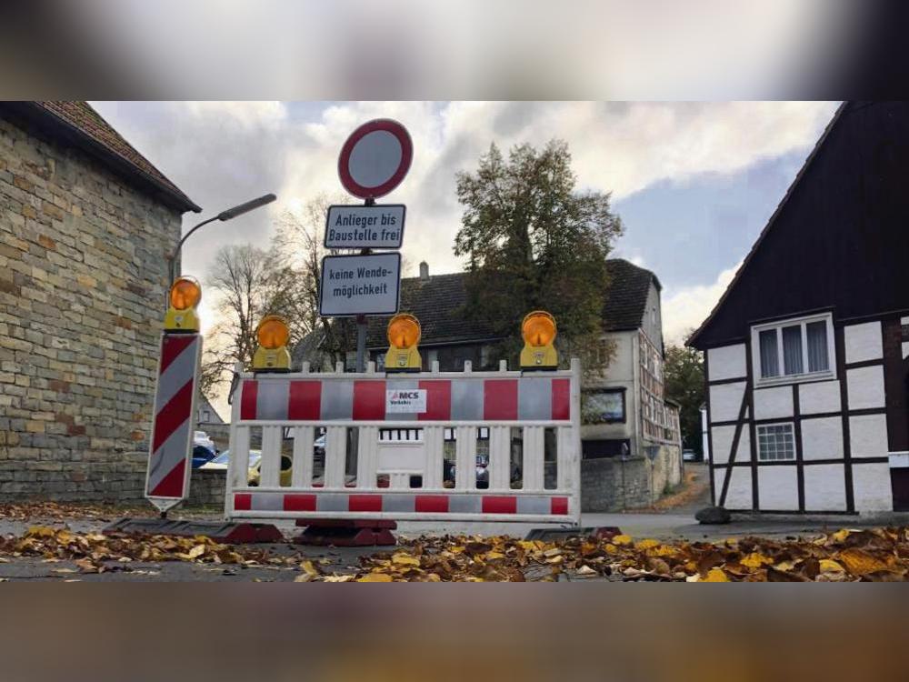 Die L747 zwischen Honikhausen und Weickede bleibt weiterhin gesperrt. Foto: Pia Mintert
