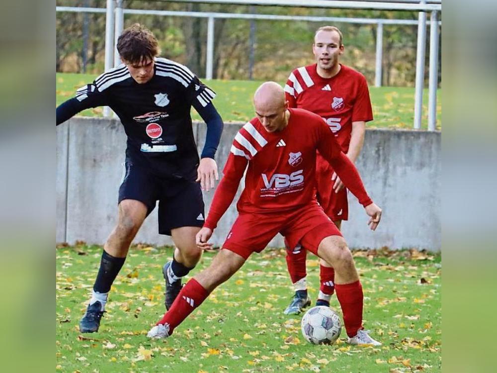 Schnell für klare Verhältnisse sorgte Tabellenführer RW Horn (in Rot) beim 9:0-Heimsieg gegen Sichtigvor. Foto: Uwe Feichtinger