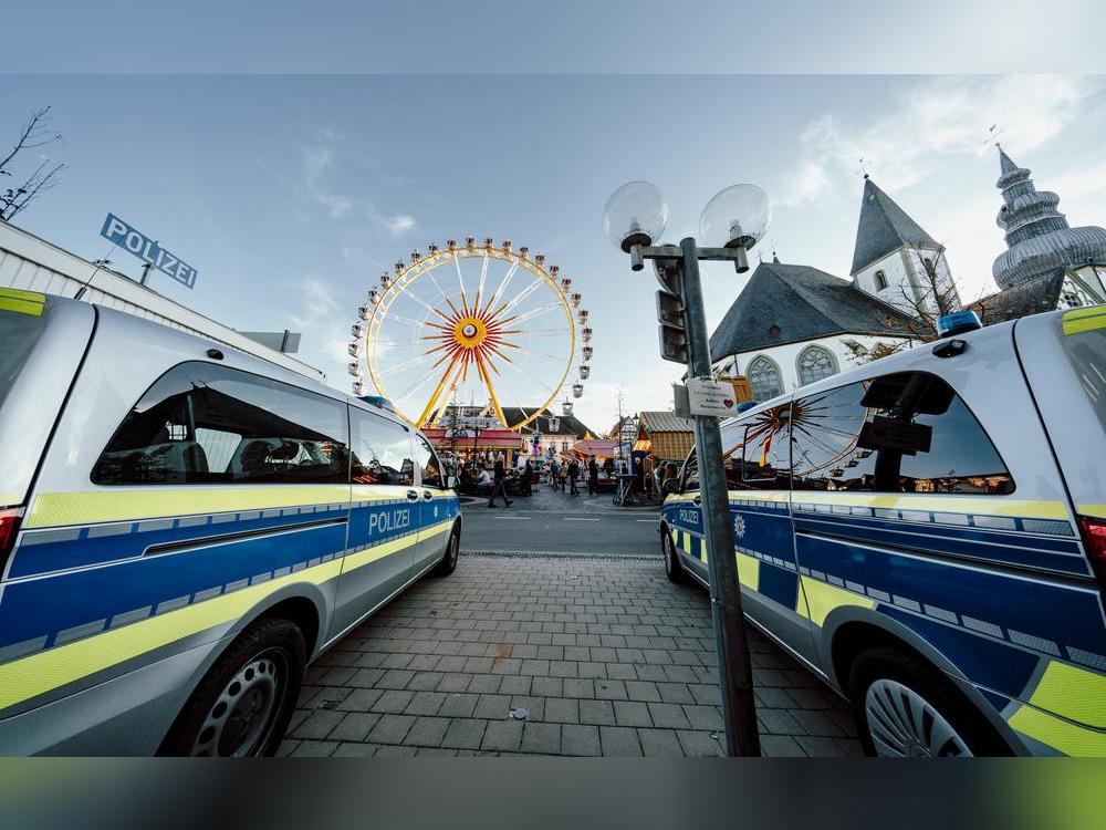 Die Polizei zeigte im Sinne der Sicherheit auf der Herbstwoche viel Präsenz. Das wurde auch von den Besuchern positiv aufgenommen. Foto: Rensinghoff