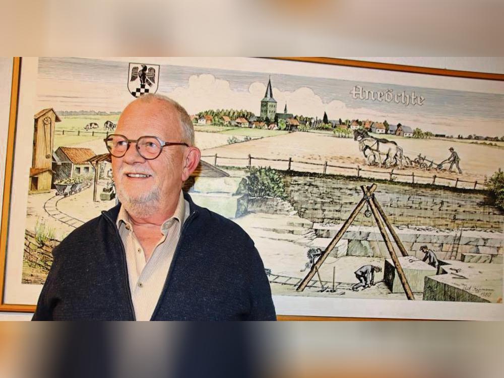 Viel für Anröchte bewegen will der Heimatvereinsvorsitzende Michael Kussmann. Im Steinmuseum steht er für das Foto vor einem gemalten Bild seines Vaters. Foto: Dagmar Meschede