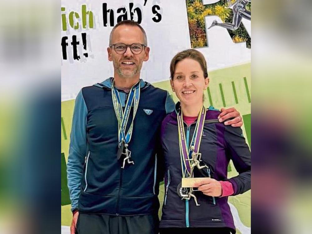 Zweitschnellster Mann, schnellste Frau: Aloys Buschkühl (l.) und Lisa Wiedemann überzeugten beim Röntgenlauf in Remscheid.