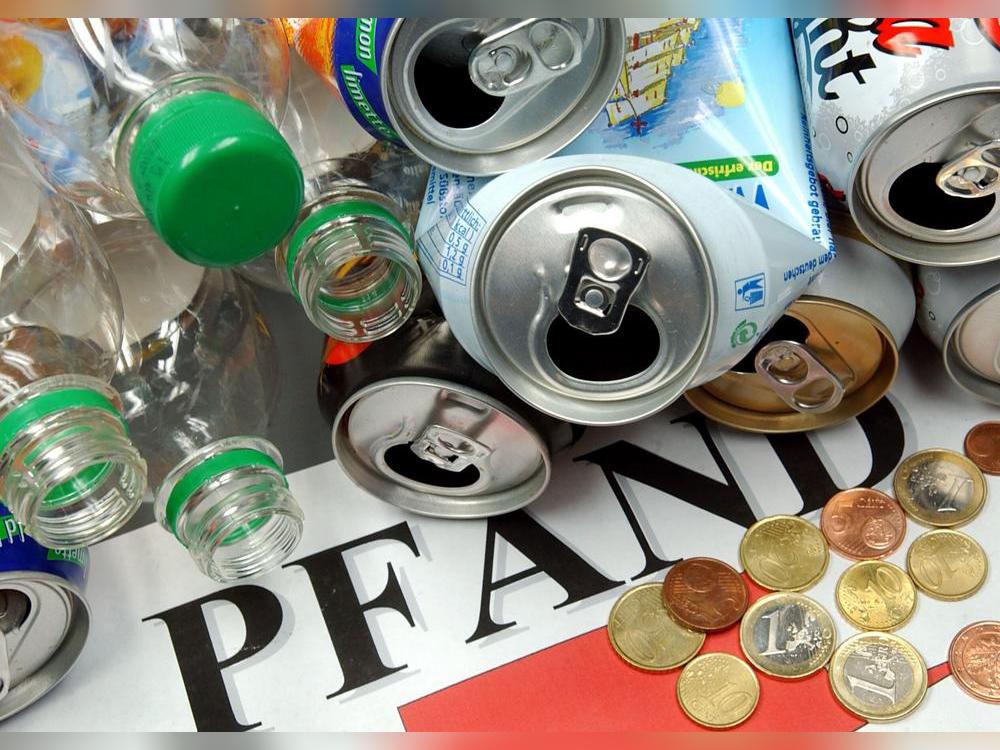 Mit dem Pfandgeld von gestohlenen Getränkedosen wollte der Lippstädter Katzenfutter kaufen. Symbolfoto: Jens Büttner/dpa 