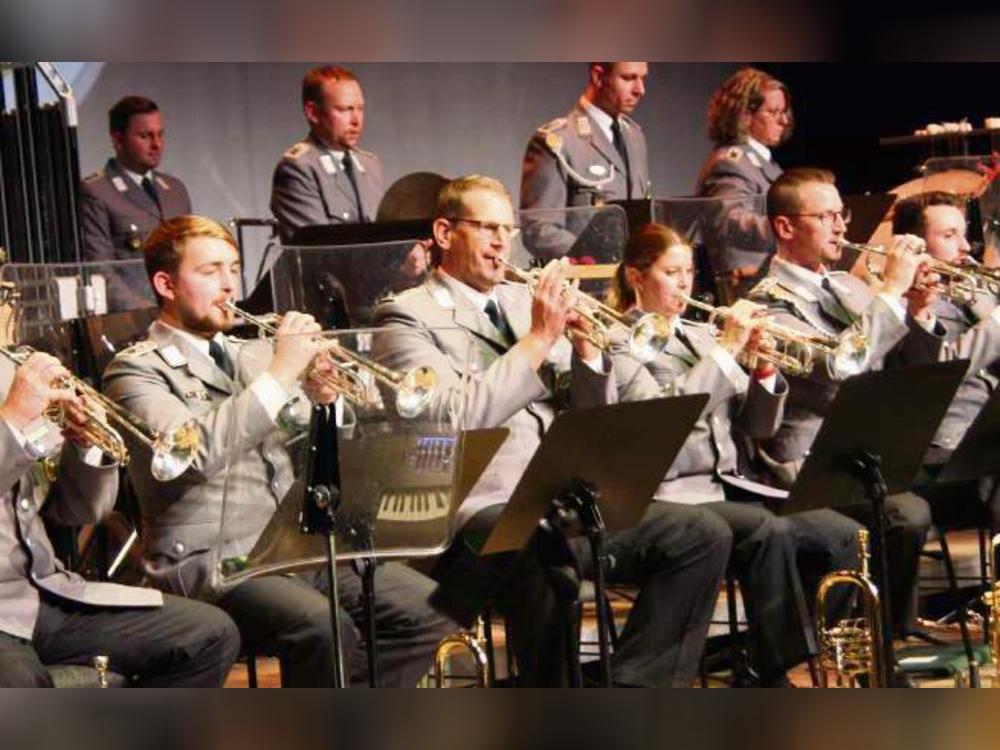Das Heeresmusikkorps Kassel in Aktion. Foto: Helga Wissing