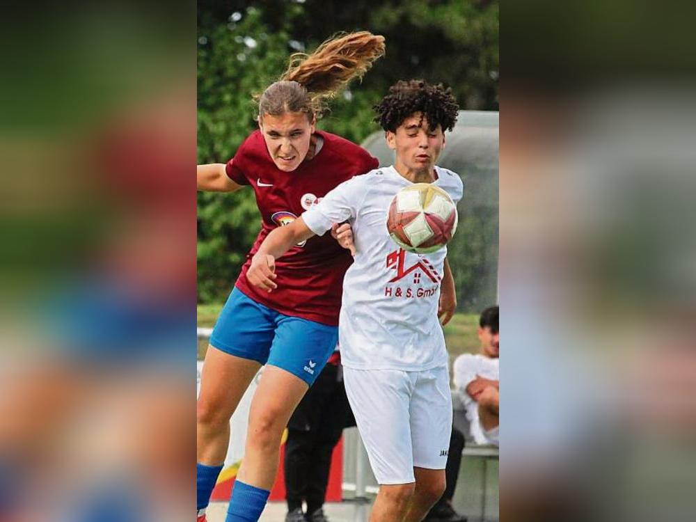 Auf Sophie Haag (l.) wird die JSG Anröchte/Mellrich verzichten müssen, da sie künftig für die U16-Regionalliga-Mannschaft des FC Gütersloh auflaufen wird. Foto: Thorsten Heinke