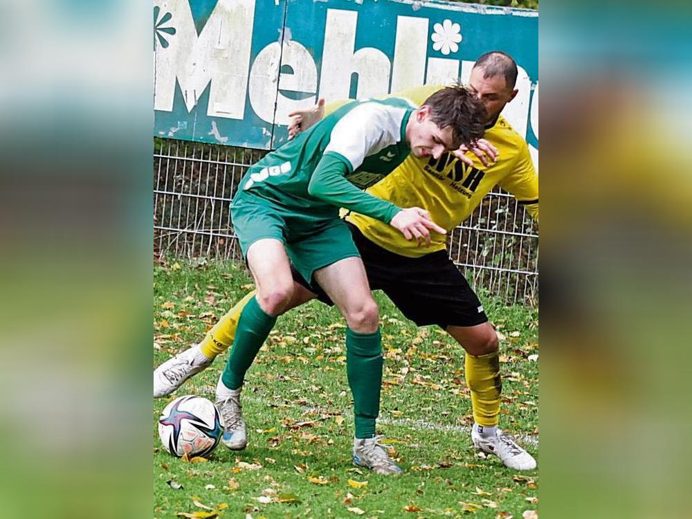Nicht nur mit kämpferischem Einsatz, sondern auch mit spielerischen Akzenten will der SuS Cappel (in Grün) am Sonntag im Heimspiel gegen RW Westönnen überzeugen. Foto: Uli Schlink