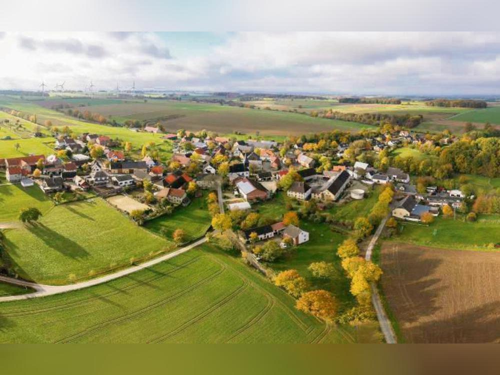 Das malerische Haardorf Altenmellrich hat 325 Einwohner. 60 davon haben sich bei der Versammlung unter anderem über das 850-jährige Dorfjubiläum 2027 informiert. Archivfoto: Bernd Eickhoff