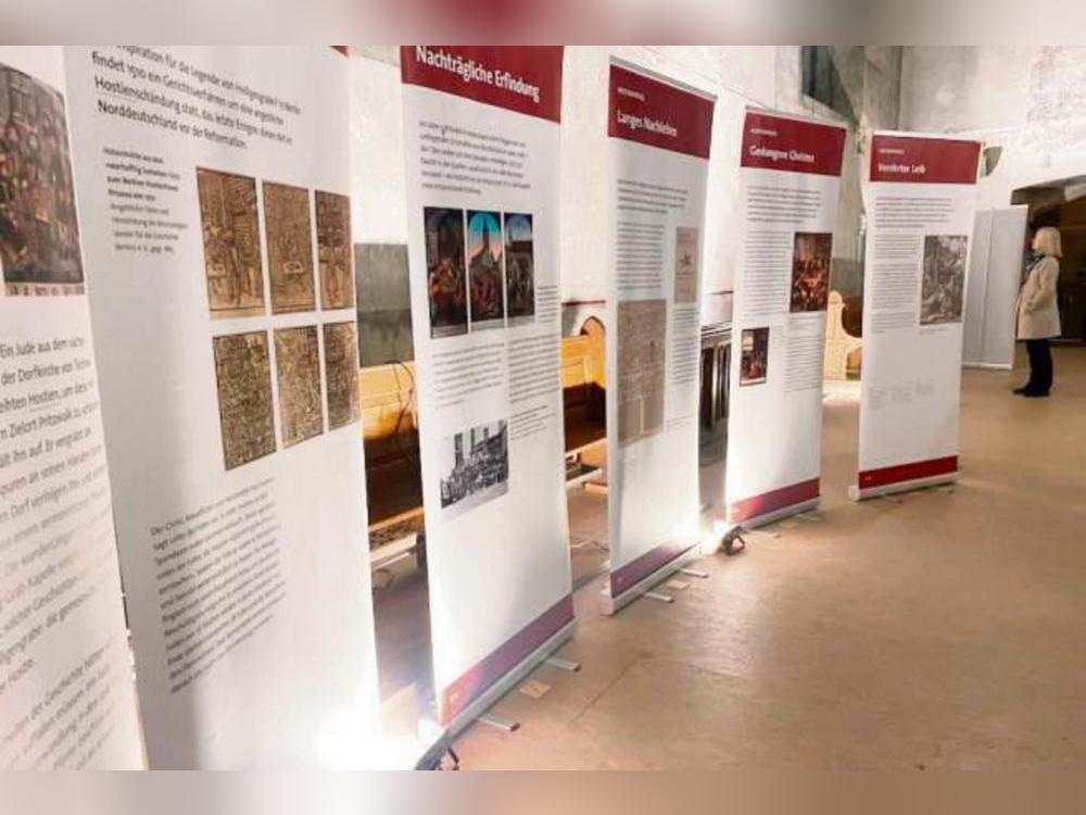 Die Wanderausstellung der Evangelischen Kirche Berlin-Brandenburg-schlesische Oberlausitz ist bis zum 9. November in der Lippstädter Brüderkirche zu sehen. Fotos: Dierk Hartleb