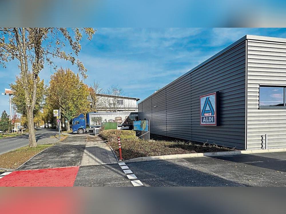Größer, grüner, moderner: Aldi ist zurück am Mondschein. Der Discounter-Riese eröffnet am 6. November an altem Standort, aber in neu gebauter Filiale. Foto: Carolin Cegelski