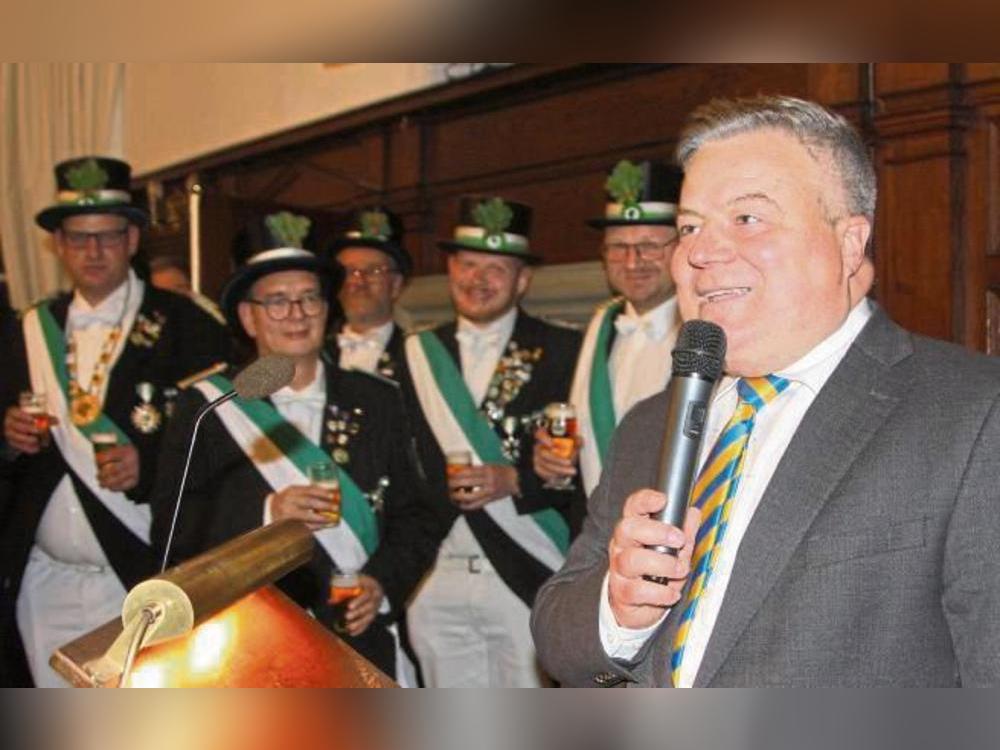 Im Rahmen des Zapfenstreiches (Bild) und am Rande des Konzertes der Reservistenkameradschaft hatte Arne Moritz über die mögliche Partnerschaft gesprochen. Foto: Helga Wissing