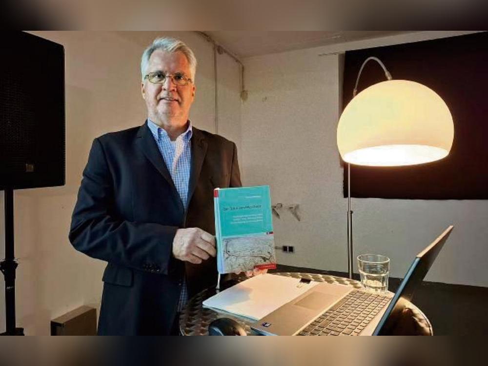 Dr. Marcus Weidner im Kulturraum Synagoge. Foto: Andreas Balzer