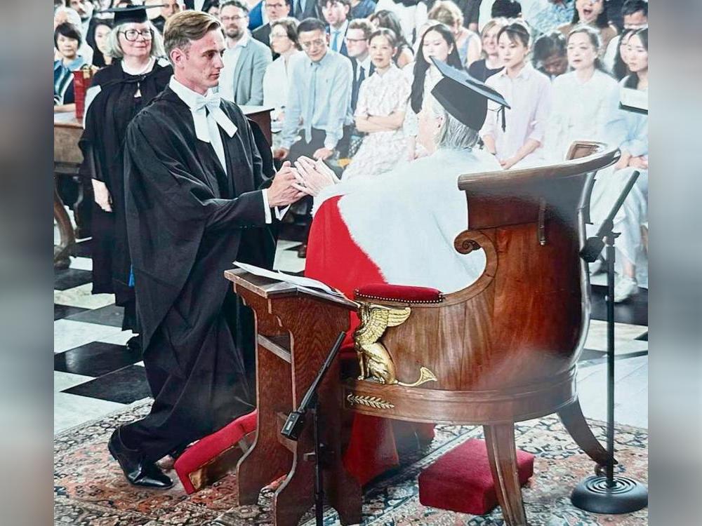 Tim Luka Horstmann hat seinen Abschluss an der renommierten Cambridge University gemacht. Dorthin will er auch bald wieder für ein Forschungsprojekt zurückkehren.