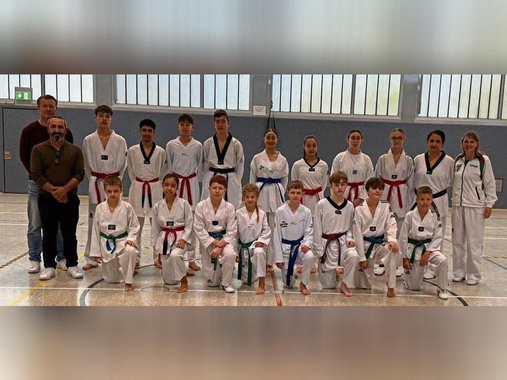 Heimspiel für Lennart Czech (h., 3.v.l.): Der Bad Westernkötter nahm an einem exklusiven Kaderlehrgang der Nordrhein-Westfälischen Taekwondo Union im Kurort teil.