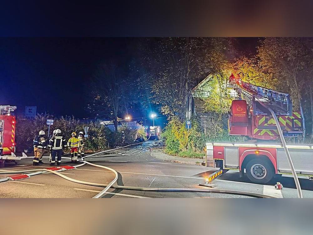 In einem leerstehenden Haus an der Straße An der Schlacht war am 6. November ein Feuer ausgebrochen. Dass es Brandstiftung war, vermutete die Polizei sofort. Foto: Feuerwehr Lippstadt
