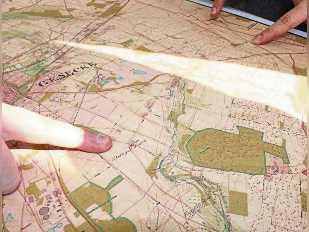 Die Landwehr rund um Geseke haben Schüler als Aufhänger für eine Fahrradtour genommen, bei der Info-Tafeln abgeradelt werden können. Foto: Pia Mintert