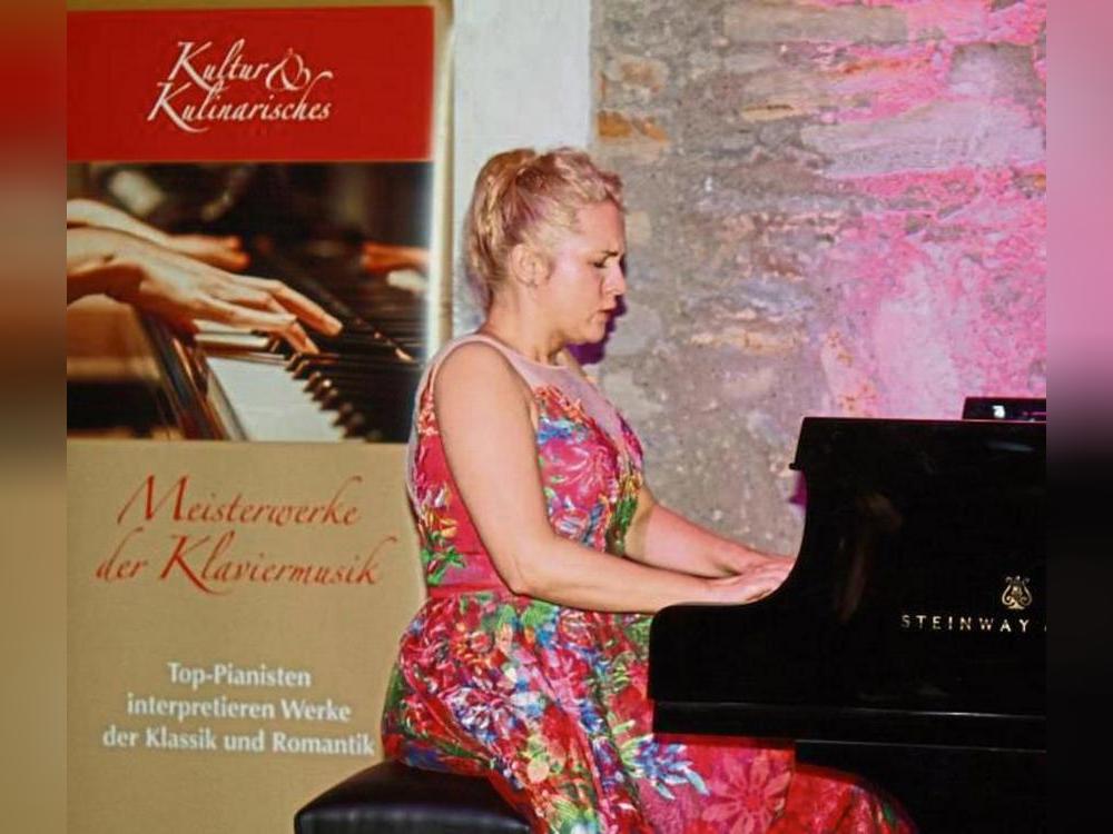 Werke von Chopin, Schubert und Liszt ließ die vielfach ausgezeichnete Pianistin Aleksandra Mikulska beim Jubiläumskonzert „20 Jahre K&K Klassik“ im Rittergut Störmede erklingen. Foto: Manuela Pape-Rüther